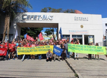 Em greve, base do Sindifes participa de ato e passeata em Belo Horizonte